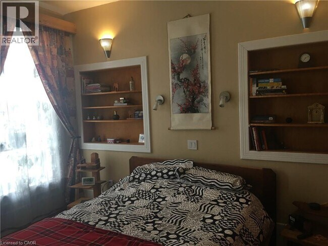 Building Photo - 36 Dumfries St