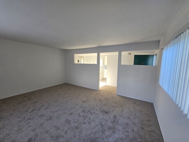 Building Photo - 8th401