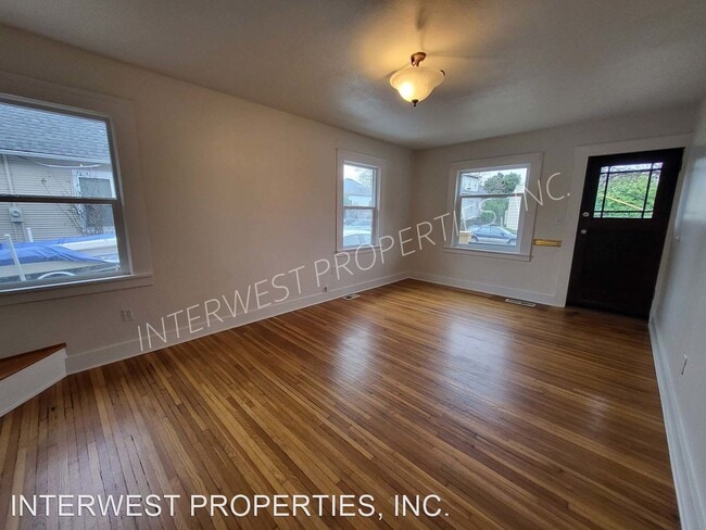 Building Photo - 3 br, 1 bath House - 329 SE 79TH AVE