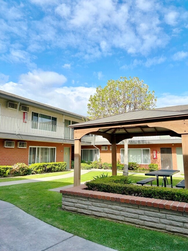 Building Photo - Cedar Glen