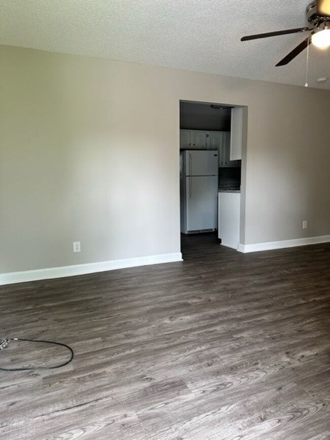 Building Photo - 216 Colonial Heights Rd