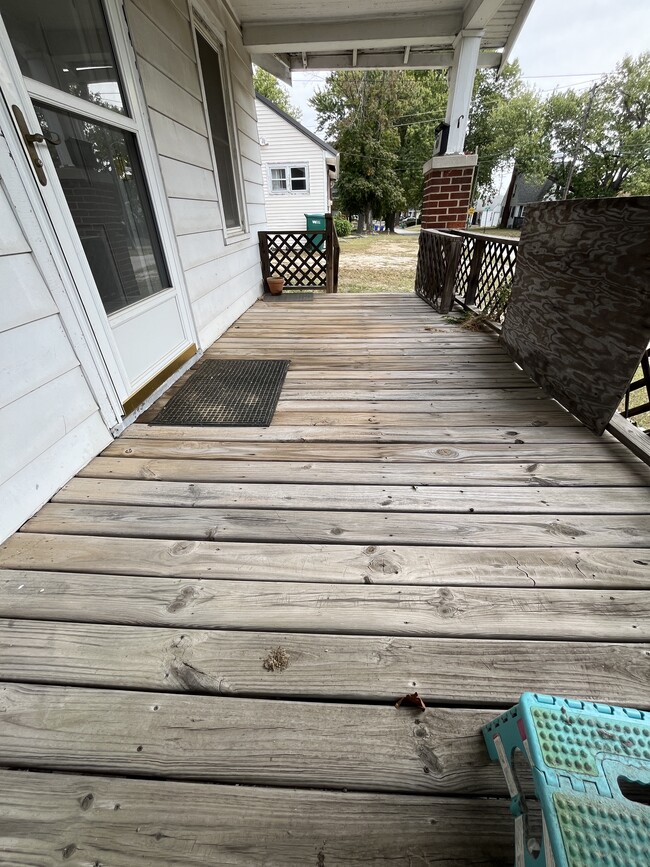 Building Photo - 2044 E Lincoln Ave