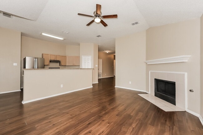 Building Photo - 2021 Wildwood Dr