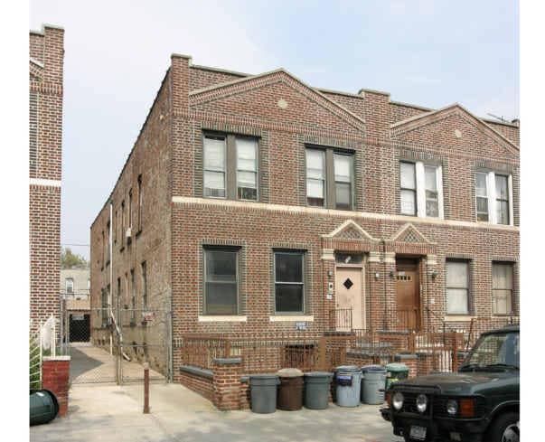 Primary Photo - 133 E 95th St
