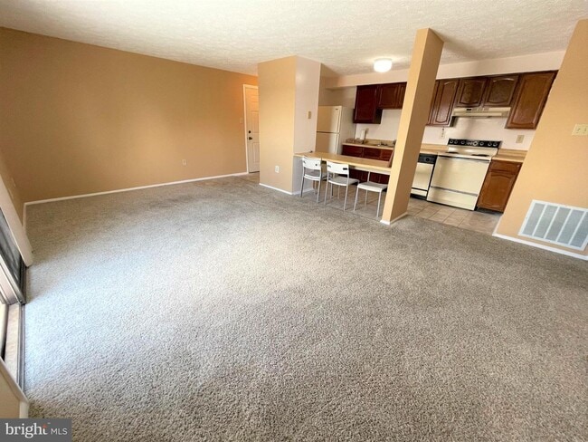 Building Photo - 830 Heather Ridge Dr