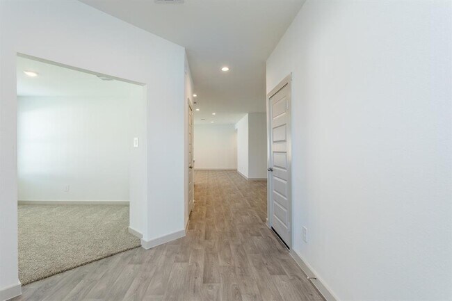 Building Photo - 6907 Escobedo Ln