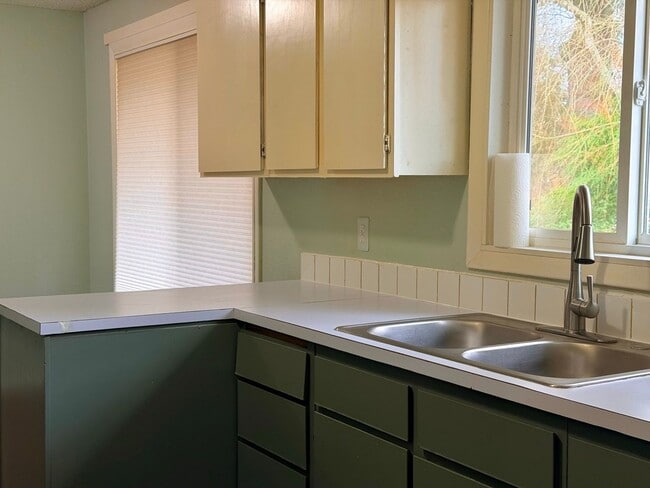 Building Photo - Renovated 2BR with Large Backyard, Storage, Washer & Dryer & Parking