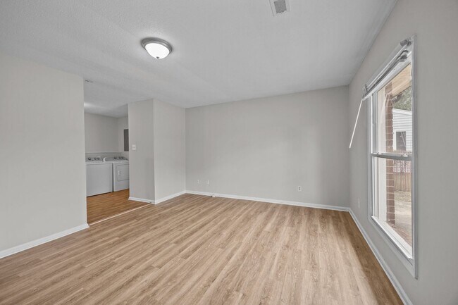 Building Photo - Fantastic 3 Bedroom Ranch home in SE Ralei...