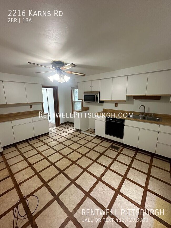 Building Photo - 2 Bedroom Home Natrona Heights