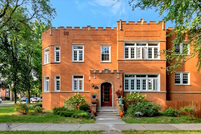 Building Photo - 10057 S Oakley Ave