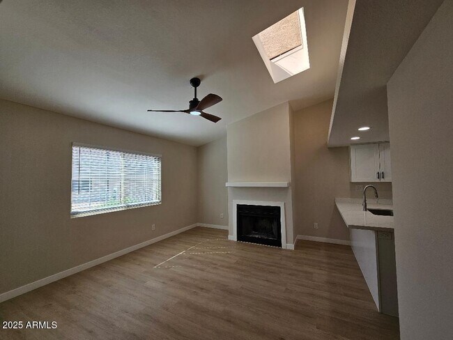 Foto del edificio - 2020 W Union Hills Dr