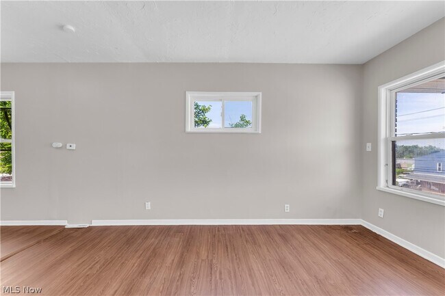 Building Photo - 4657 Warner Rd