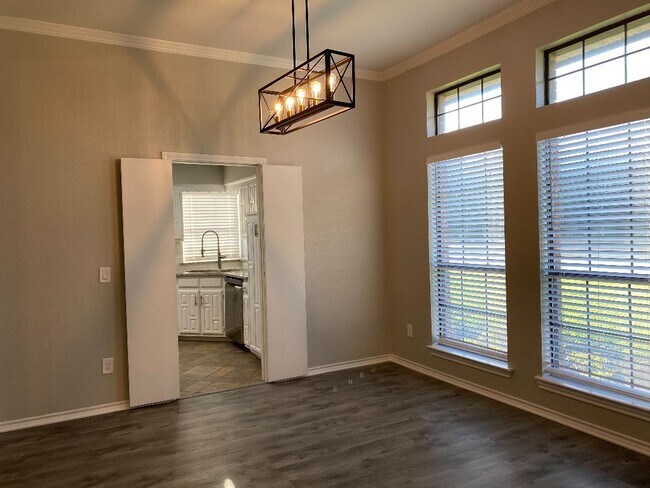 Foto del edificio - 904 Green Brook Dr