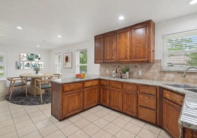 Foto del edificio - 3817 Trail Lake Dr