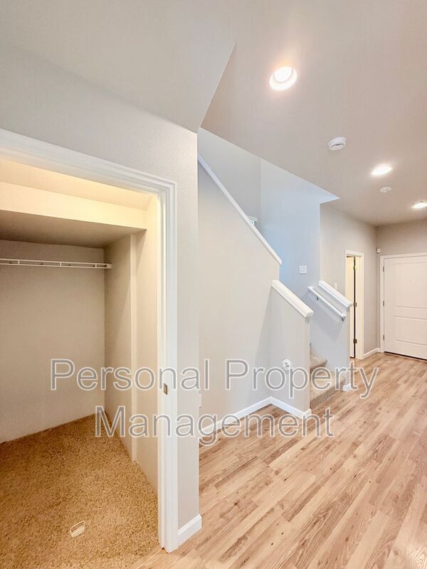 Foto del edificio - 2727 S White Salmon Dr