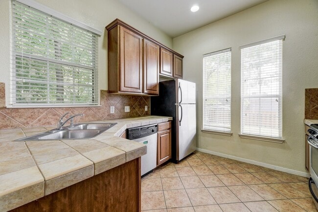 Building Photo - 5102 Caswell Ave