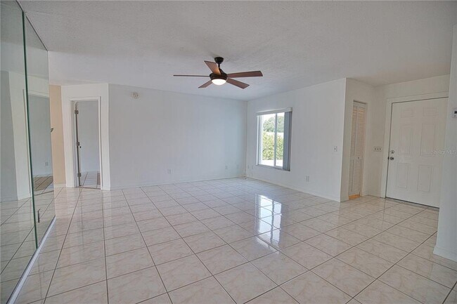 Building Photo - 331 Peary Rd