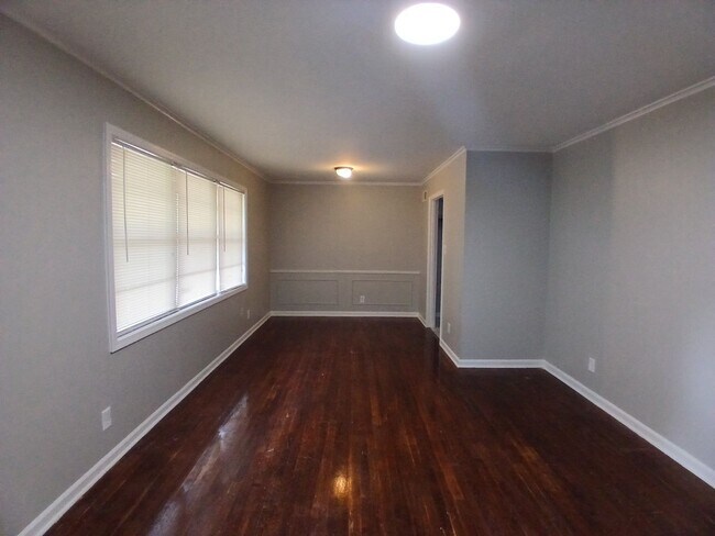 Foto del edificio - Charming 3-Bedroom Home in Desirable Ralei...