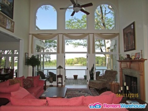 Foto del edificio - 20 Lakeshore Dr