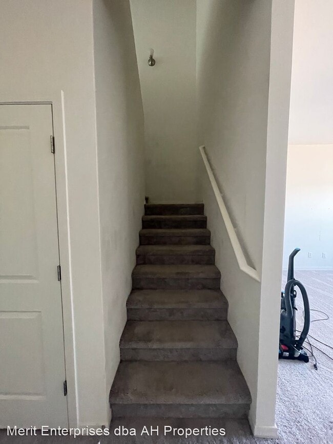 Building Photo - 5 br, 4.5 bath House - 35282 W SANTA CLARA...