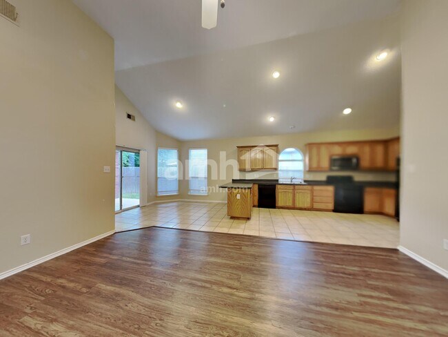Foto del edificio - 9725 Minton Dr