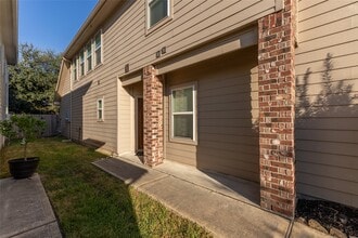 Building Photo - 11413 Hackmatack Way