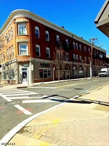 Primary Photo - 216 W Main St