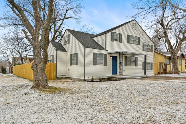 Building Photo - 2445 SW Binkley St