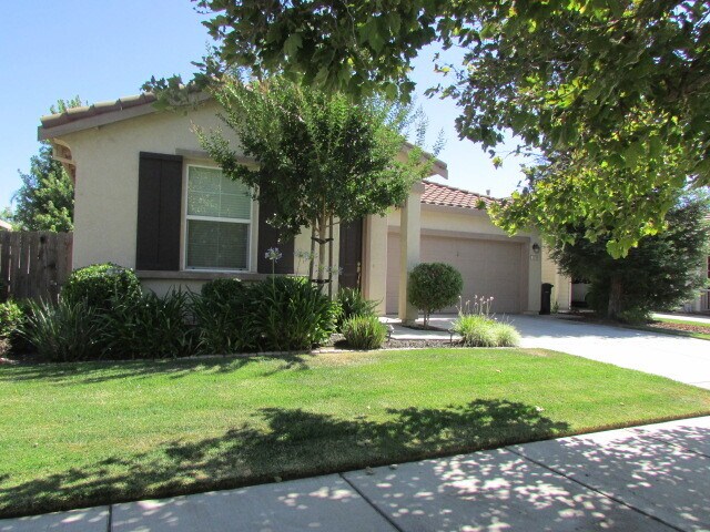 Foto principal - Single story home in Turlock!!