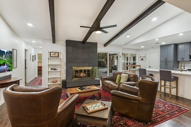 Foto del edificio - 11009 Hillside Oak Ln