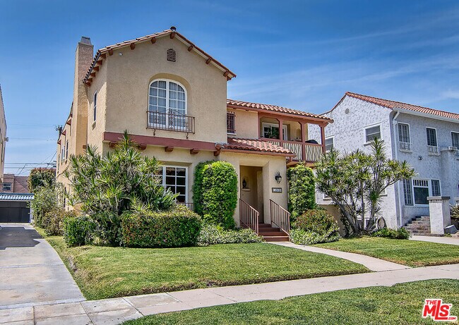 Building Photo - 1071 Cloverdale Ave