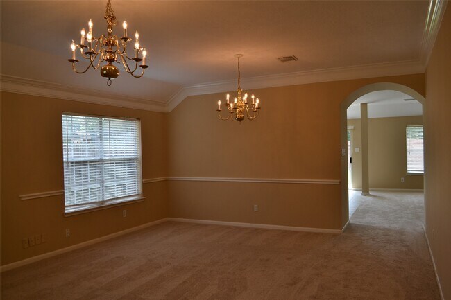 Foto del edificio - 2407 Pine Shadows Dr