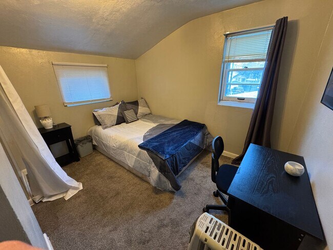 Foto del edificio - 1513 1st St W