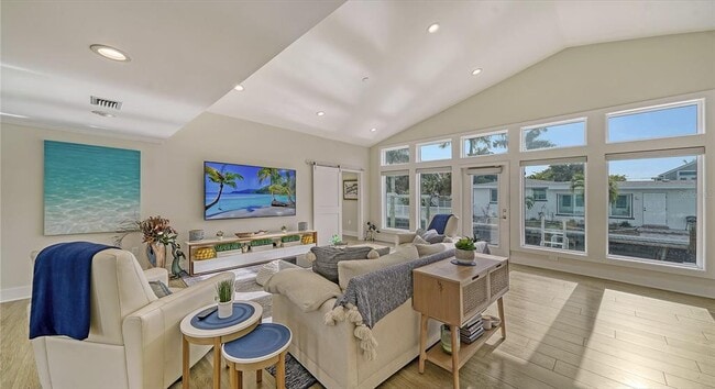 Building Photo - 672 Jungle Queen Way