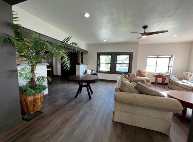 Building Photo - 345 N Van Ness Ave