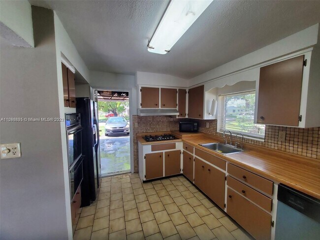 Foto del edificio - 3501 N 66th Ave