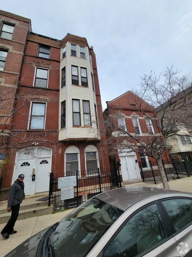 Building Photo - 1340 W 18th Pl