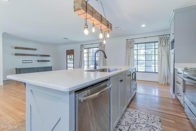 Building Photo - 3 br, 2 bath House - 3975 Berkley Dr