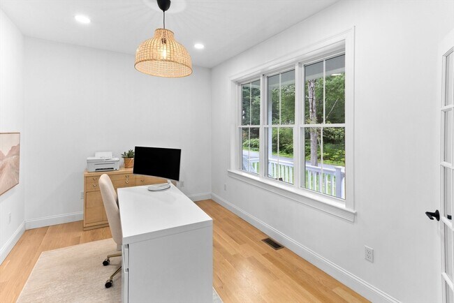 Foto del edificio - 243 Forest St