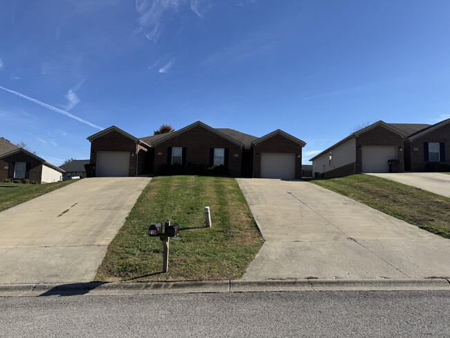 Building Photo - 708 Chatham Ct