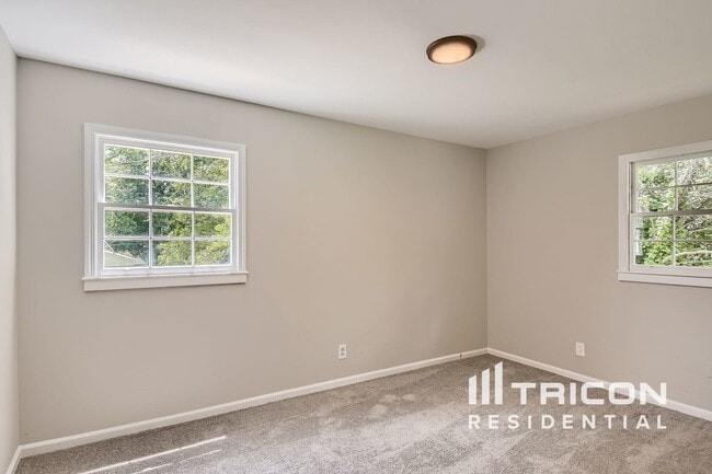 Building Photo - 535 Circle Dr