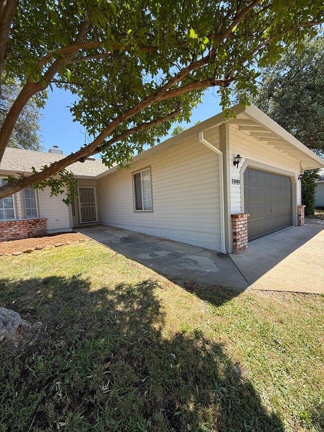Foto del edificio - Prime Location 3 Bed 2 Bath Updated Home!