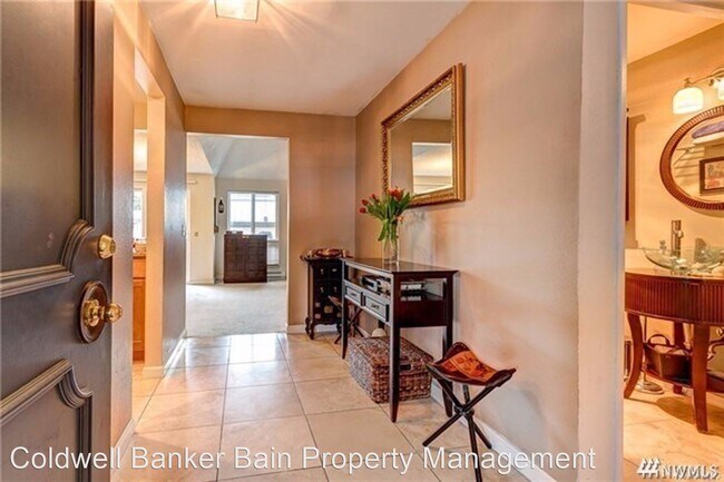 Building Photo - 10305 NE 16th St