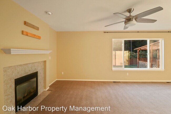 Building Photo - 3 br, 2.5 bath House - 1150 Nw Redwing Dr