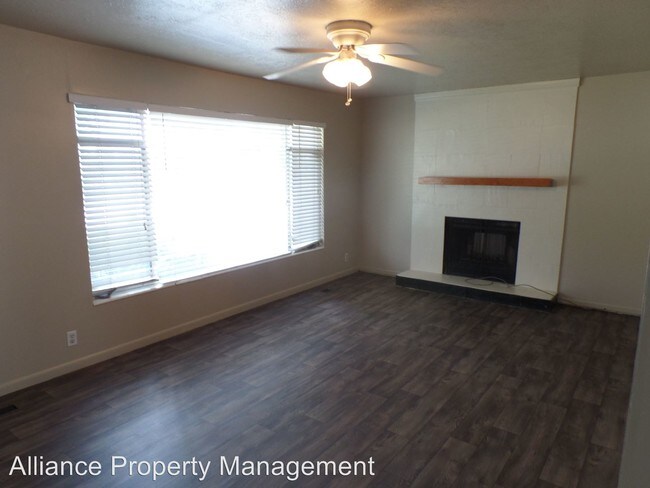 Building Photo - 1016 Country Hills Dr