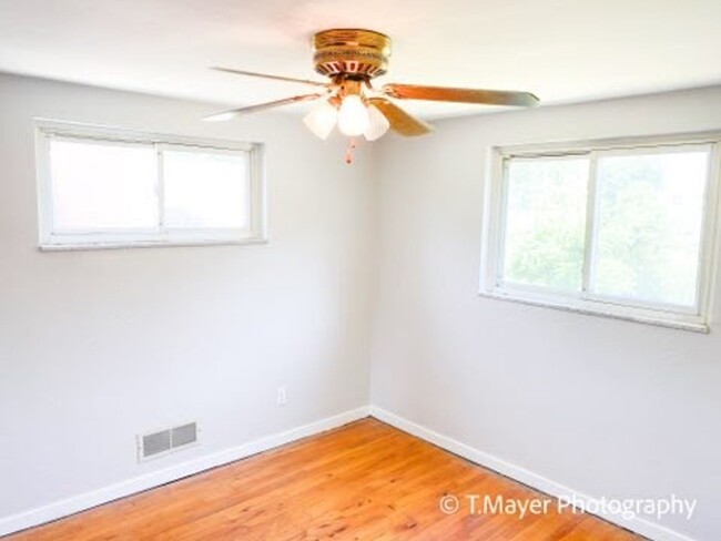 Building Photo - Charming 4-Bedroom Home for Rent in Brookl...