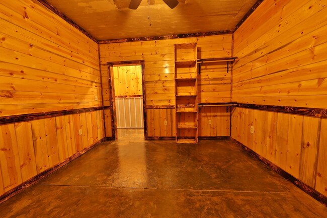Foto del edificio - Rustic Home in Heart of Martin!