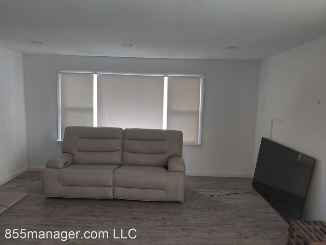 Foto del edificio - 3 br, 2 bath House - 4760 Forest Ave
