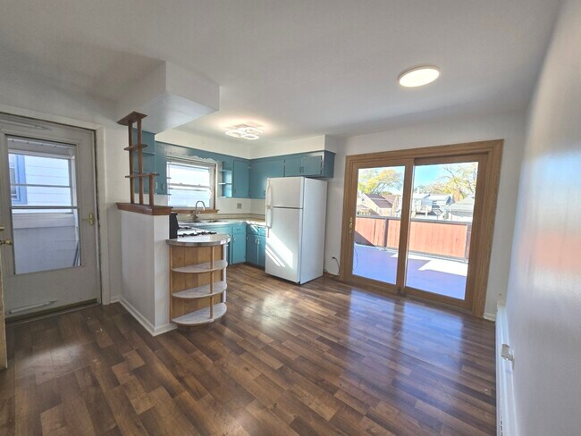 Foto del edificio - 5626 N Menard Ave