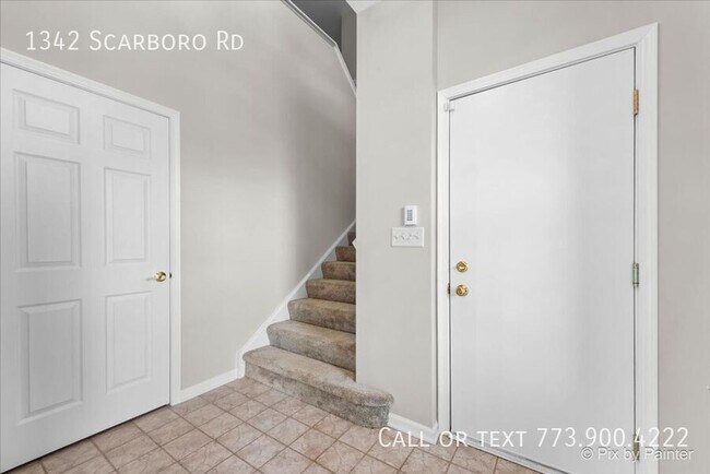 Foto del edificio - Lions Gate 3 bed +den 2 bath townhome unit...